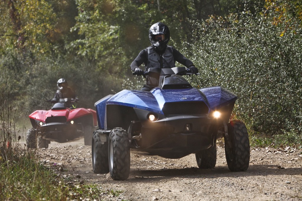 Quadski on land © SW